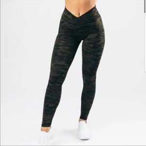 Alphalete Surface Power Legging Dark Olive Camo